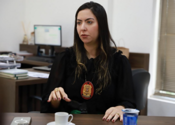 Delegada alerta mulheres sobre relacionamentos tóxicos e necessidade de denunciar manipulação e controle