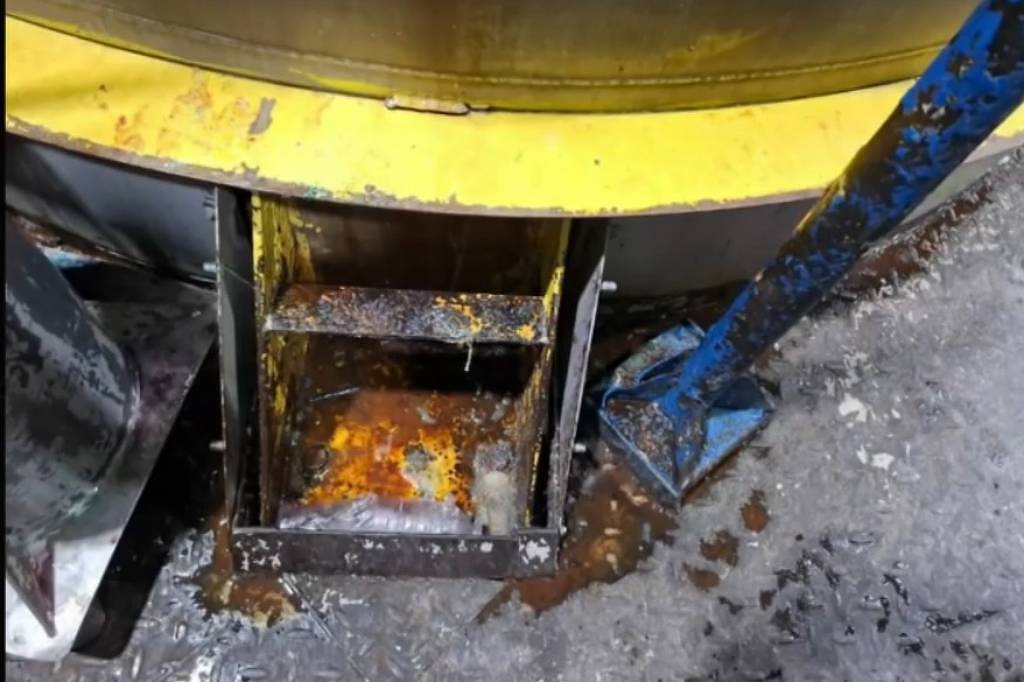 Imagens de inspeção sanitária na fábrica da Ypê mostram marcas de corrosão