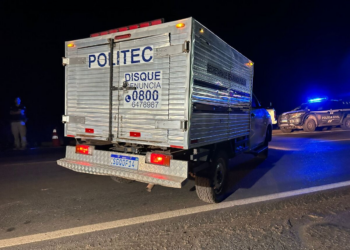 Homem bate moto em carreta estacionada e morre em Carlinda
