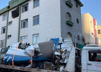 Sobrevivente de queda de avião em Belo Horizonte aparece em foto no hospital