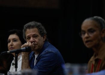 Esquerda vincula dosimetria a Master, reforça discurso eleitoral e ataca Congresso no 1º de Maio