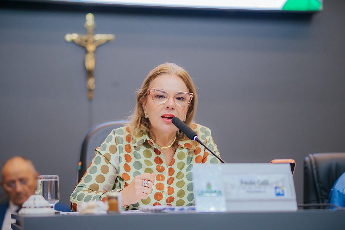 Vereadores se reúnem em jantar para "amarrar" votos pela reeleição de Paula Calil à Presidência da Câmara de Cuiabá 