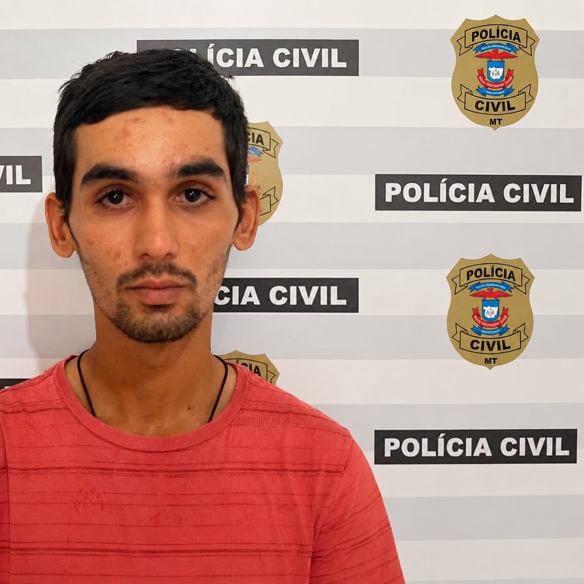 Homem que matou e ateou fogo em vizinha é indiciado e está foragido em MT