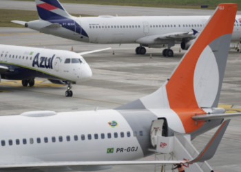 Disparada no combustível: alta de 18% pode encarecer passagens aéreas