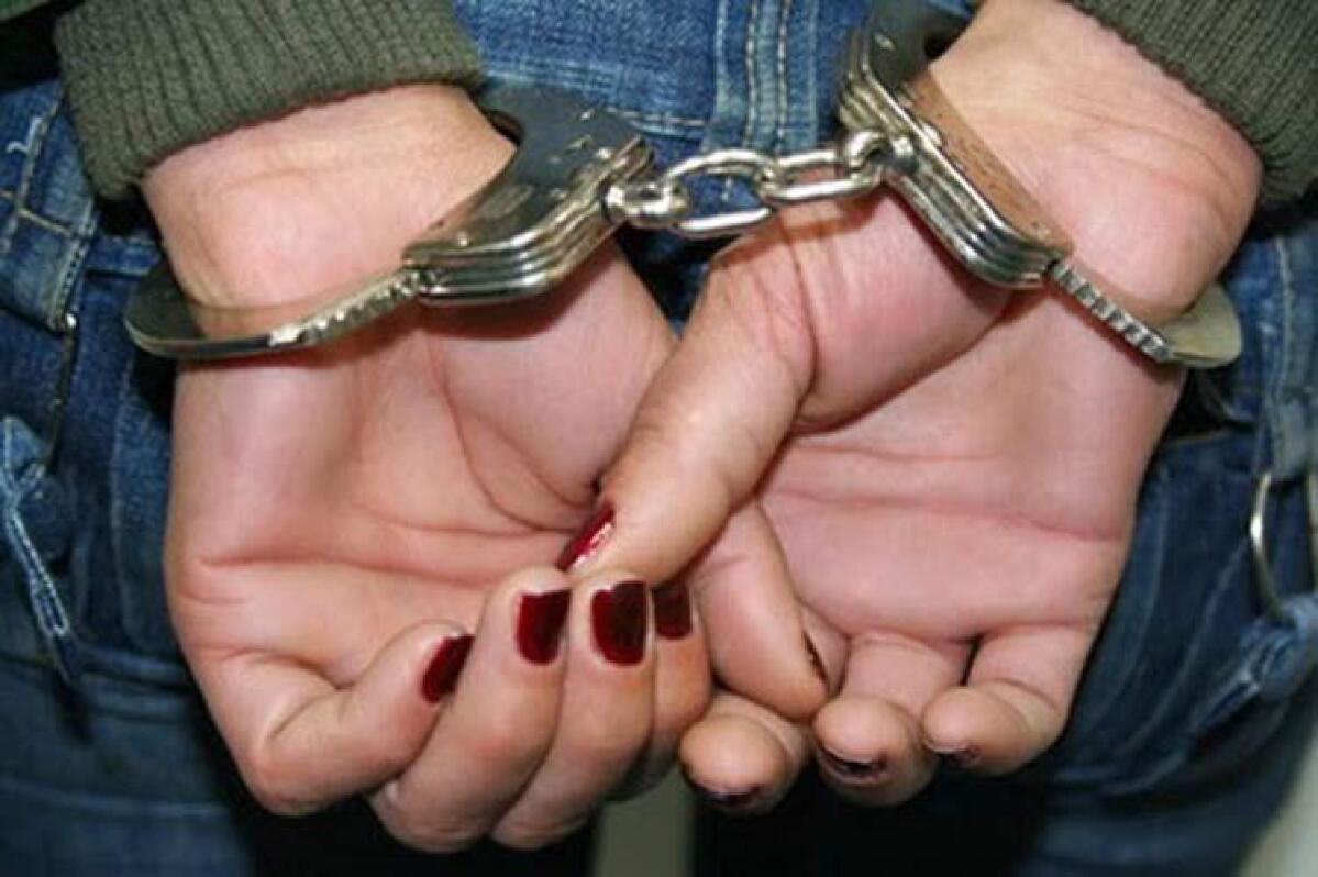 Filha bêbada espanca a própria mãe e bate a cabeça dela no chão até deixá-la inconsciente em Cuiabá