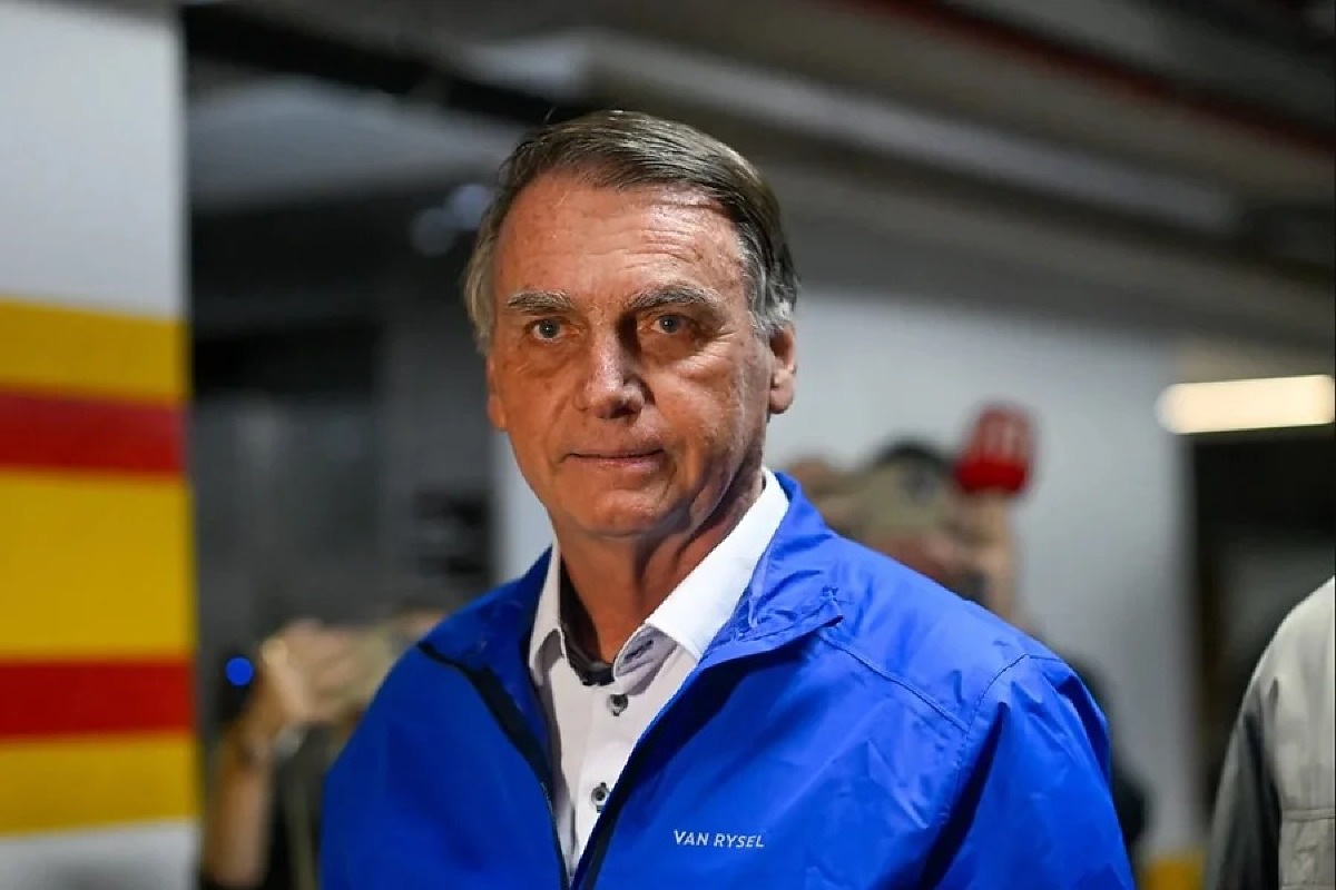 Jair Bolsonaro é internado para cirurgia no ombro