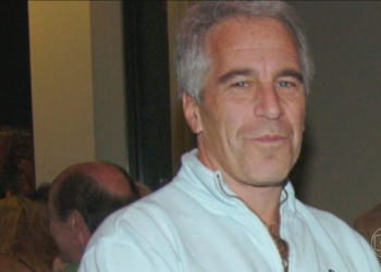 Jeffrey Epstein pode ter deixado carta de suicídio, e documento está sob sigilo, diz jornal