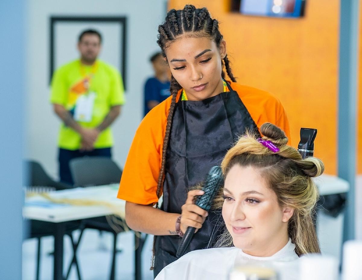 Senac abre inscrições para 6 cursos gratuitos, incluindo Informática, Cuidador de idosos e Assistente Administrativo
