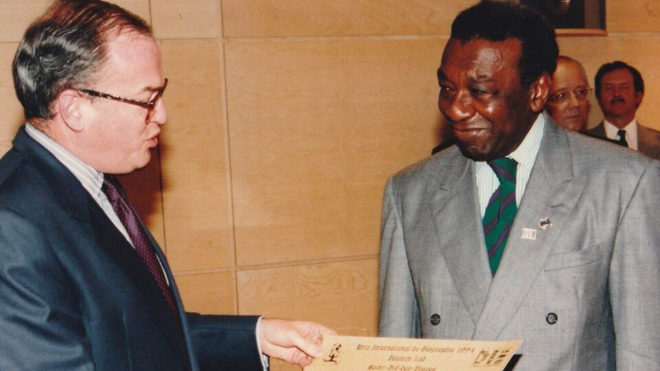 Quem foi Milton Santos, autor de esquerda onipresente nas universidades brasileiras