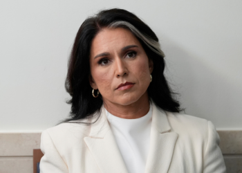 Escanteada por Trump, saída de diretora de Inteligência dos EUA era questão de tempo