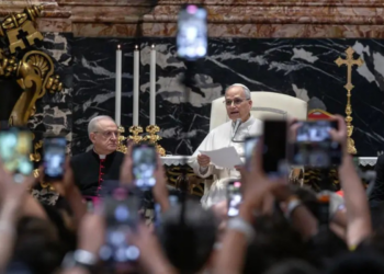 O recado do papa Leão XIV sobre a inteligência artificial em seu primeiro 'cartão de visitas' ao completar um ano de pontificado