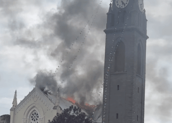 Igreja centenária é atingida por incêndio em Flores da Cunha, no Rio Grande do Sul