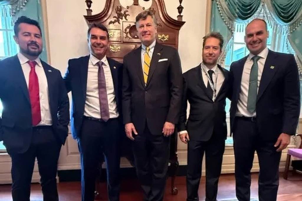 Flávio insiste que Trump trate CV e PCC como terroristas para tentar emparedar Lula na eleição