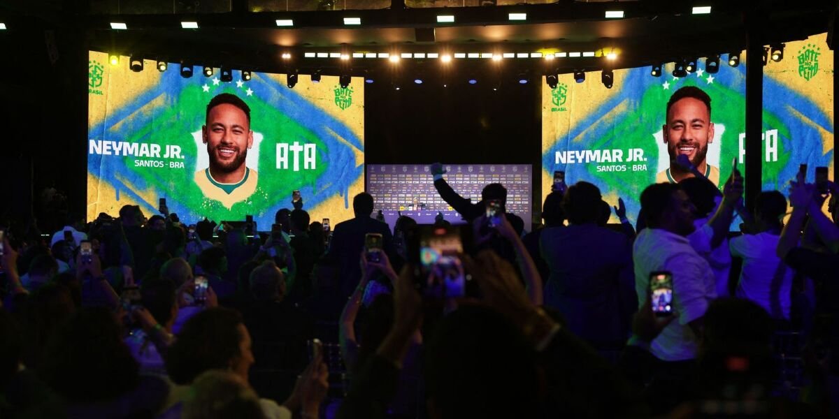 Neymar não participa de treino e gera preocupação a duas semanas da Copa do Mundo