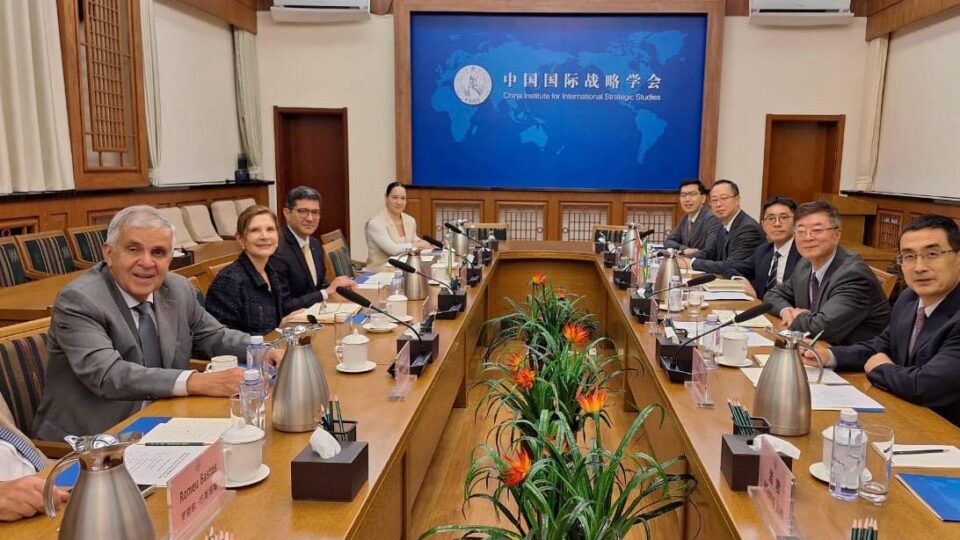 O que a cúpula do Superior Tribunal Militar do Brasil foi fazer na China?
