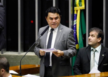 Deputado usa R$ 203 mil da cota parlamentar para alugar SUV de luxo para sobrinhos