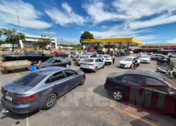 Gasolina sem tributos é vendida a R$ 4,34 em Cuiabá e gera caça aos postos; veja vídeo