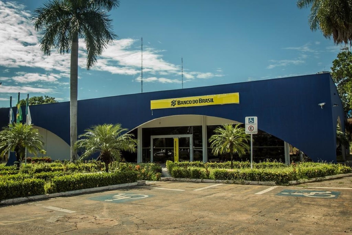 Governo de MT paga salários dos servidores nesta sexta e injeta R$ 800 milhões na economia