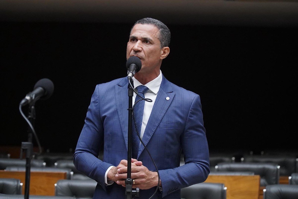 Coronel Assis diz que decisão dos EUA em classificar CV e PCC como terroristas prova que facções dominam o Brasil