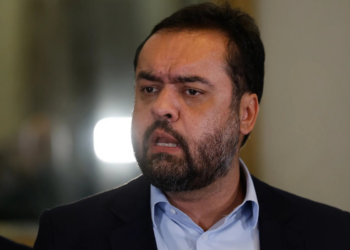 Alvo de duas operações da PF em 15 dias, Cláudio Castro desiste de disputar Senado