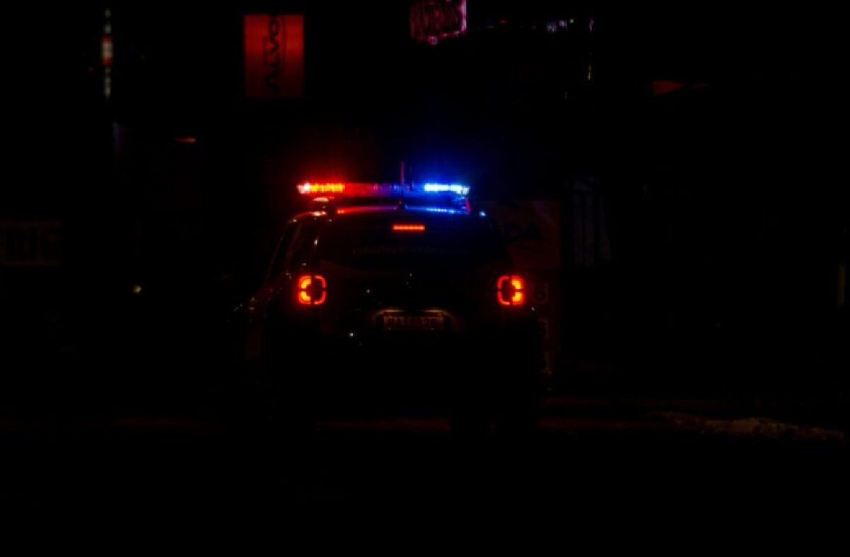 Bandidos fazem casal e dois filhos reféns, ameaçam matar adolescente e roubam três veículos em Várzea Grande
