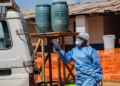 No epicentro do ebola, profissionais de saúde trabalham com pouca remuneração e quase sem descanso
