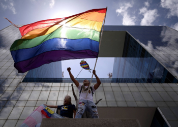 Venezuela investigará operação policial contra homens em bar LGBTQIA+