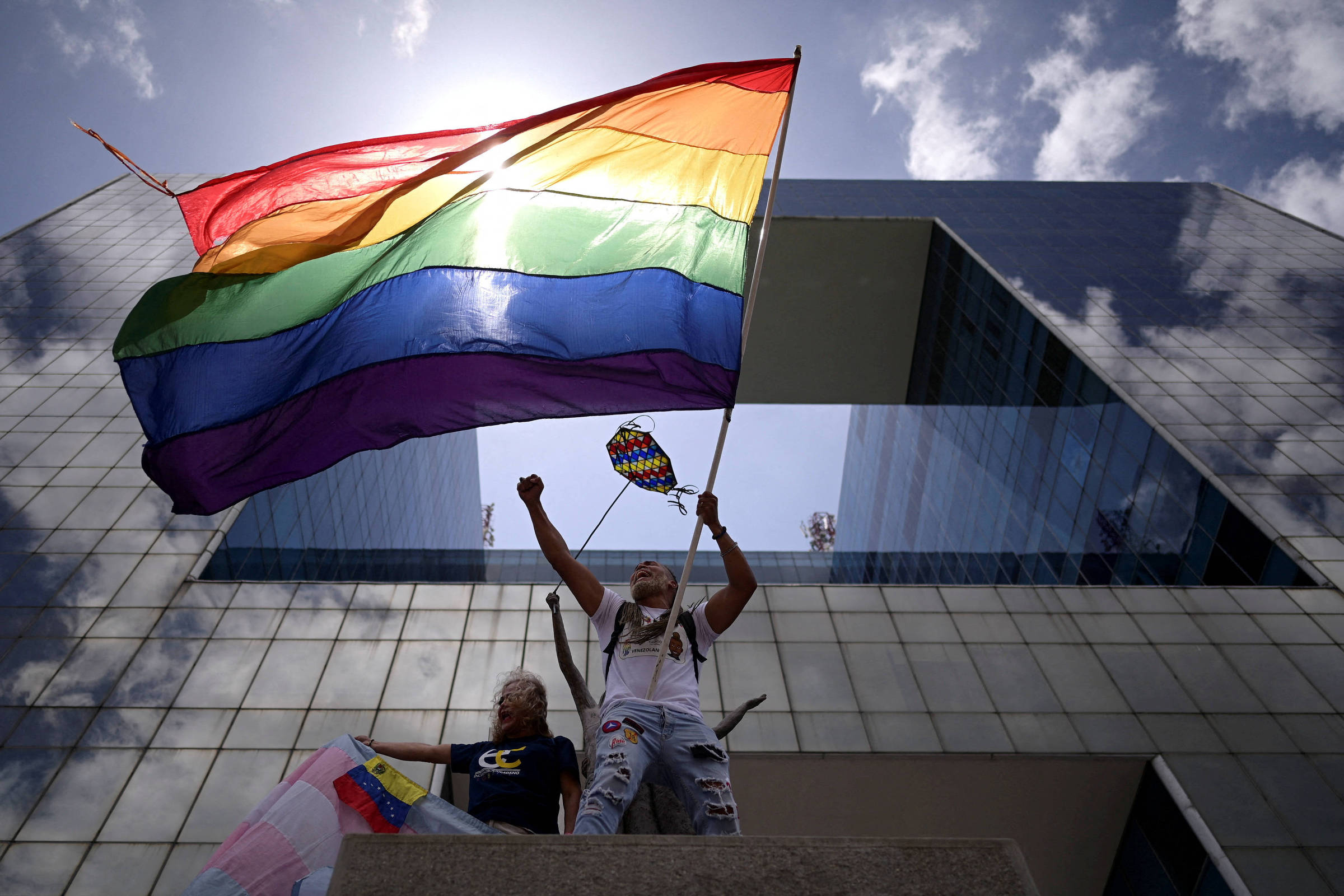 Venezuela investigará operação policial contra homens em bar LGBTQIA+