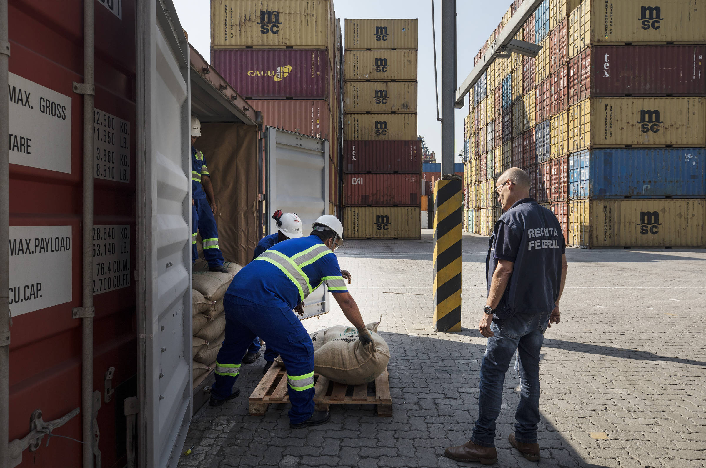 PF reforça atuação em portas de entrada de drogas do PCC na Europa, e UE quer mais cooperação