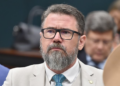 Deputado apresenta PEC para acabar com IPTU e IPVA no Brasil