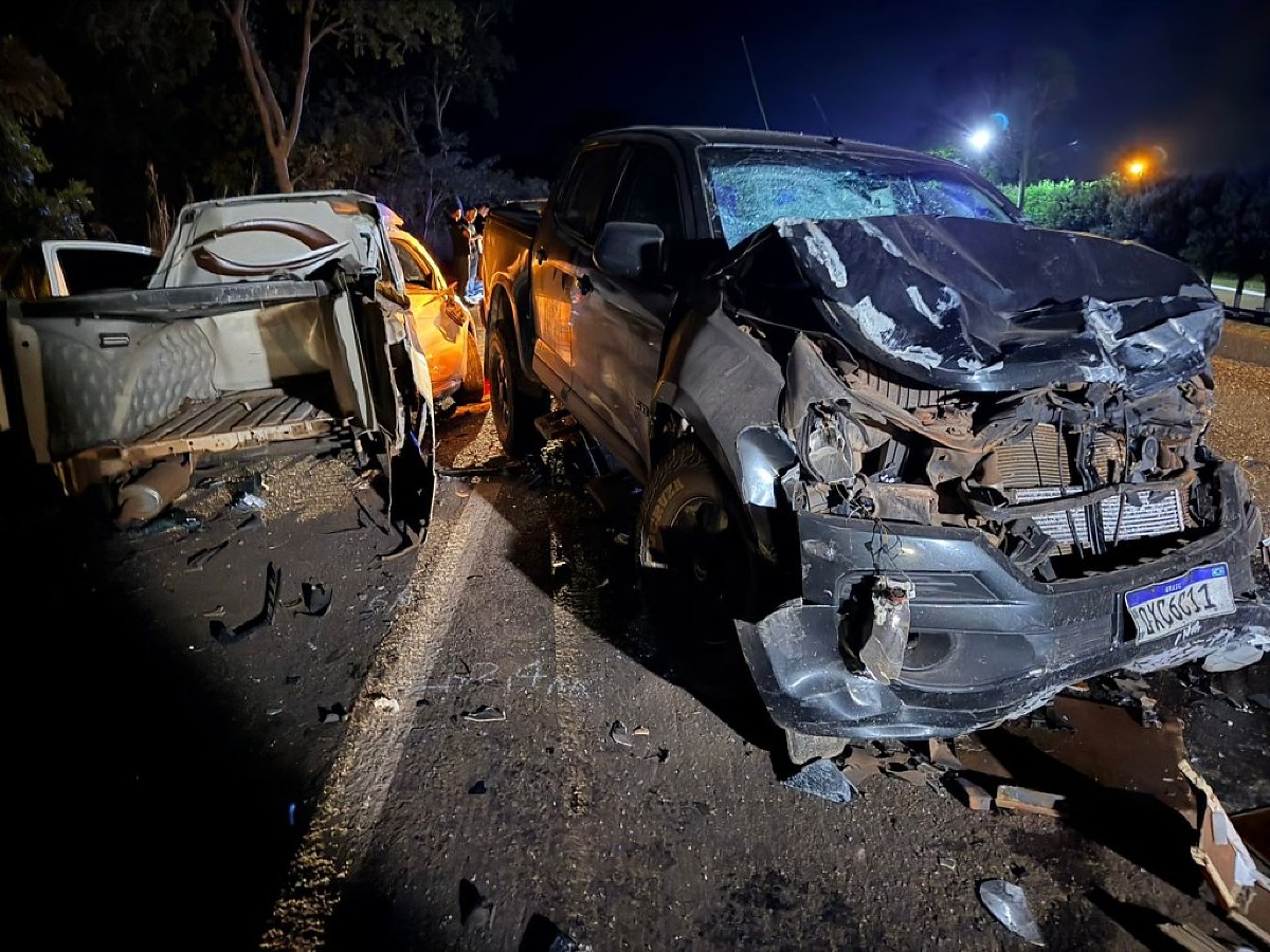 Acidente entre Saveiro, carreta e S10 deixa um morto e dois feridos em Nossa Senhora do Livramento; vídeo