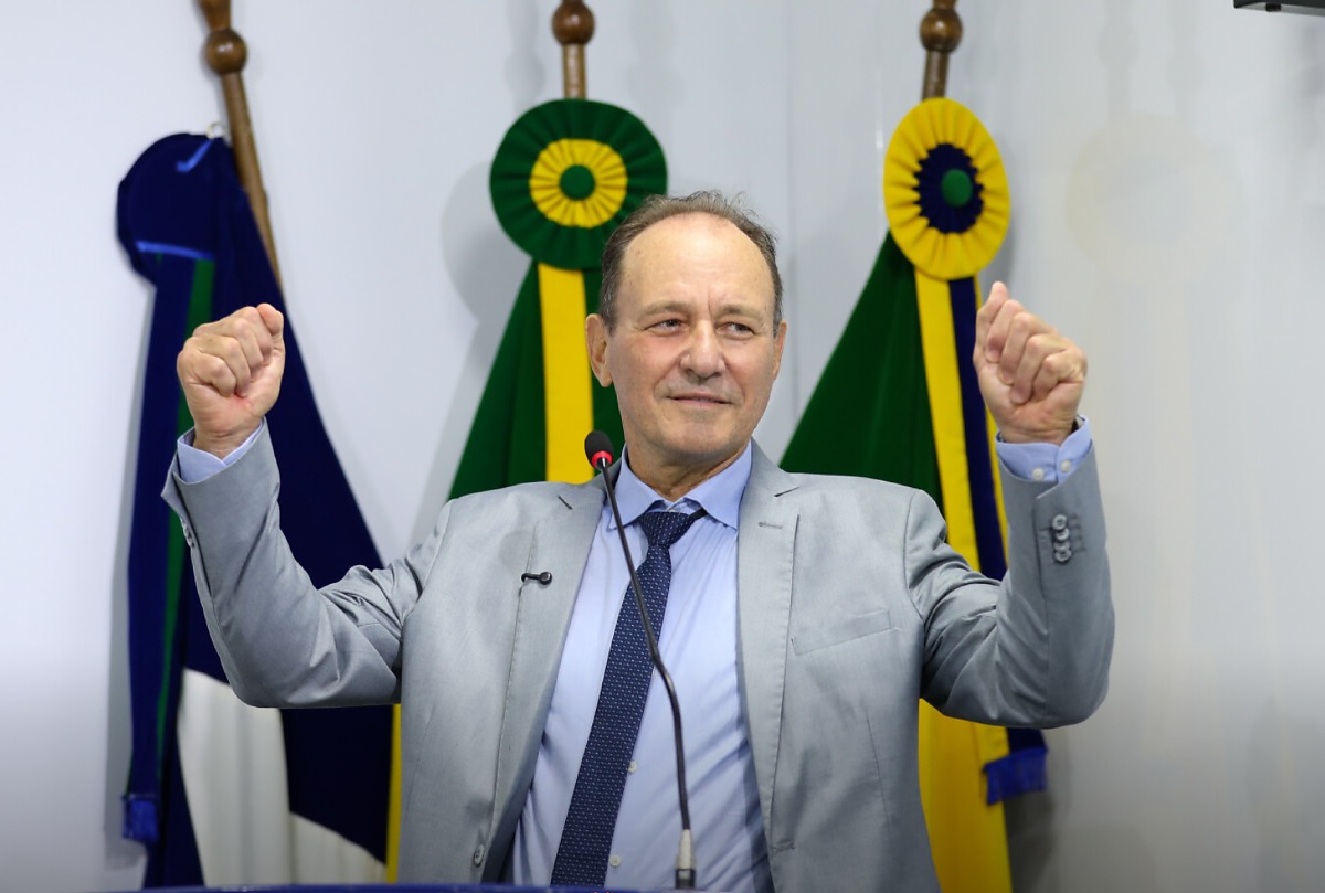 Pouco mais de um mês após assumir mandato, prefeito de São José do Rio Claro propõe aumentar a própria verba indenizatória