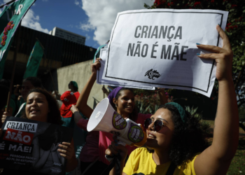 Projeto que dificulta aborto legal em menores de 14 anos entra na pauta do Senado