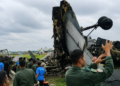 Queda de avião militar deixa cinco mortos na Índia; foto mostra destroços