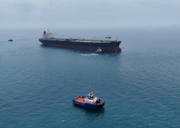 Estreito de Hormuz é rota estratégica para petróleo, fertilizantes e plásticos