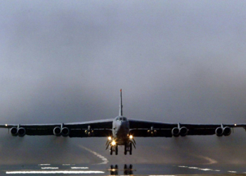 B-52: como é o bombardeiro que caiu e matou 8 tripulantes na Califórnia