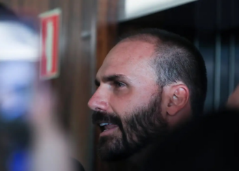 STF tem maioria para condenar Eduardo Bolsonaro por ameaças a ministros e tentativa de blindar o pai