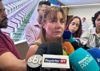 Abalada, Flávia Moretti descarta incêndio criminoso em barracão da Educação: "Estamos com o coração cortado"