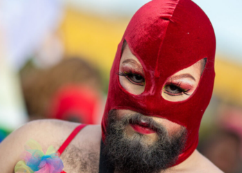 Projetos de lei na Câmara tentam impedir crianças em paradas LGBT