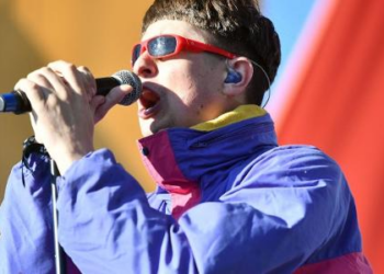 Mãe de Oliver Tree homenageia filho morto em colisão de helicópteros no Rio