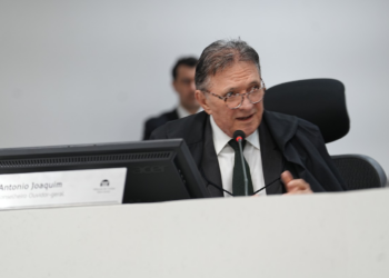 TCE abre tomada de contas especial para investigar contrato de transporte escolar em Várzea Grande