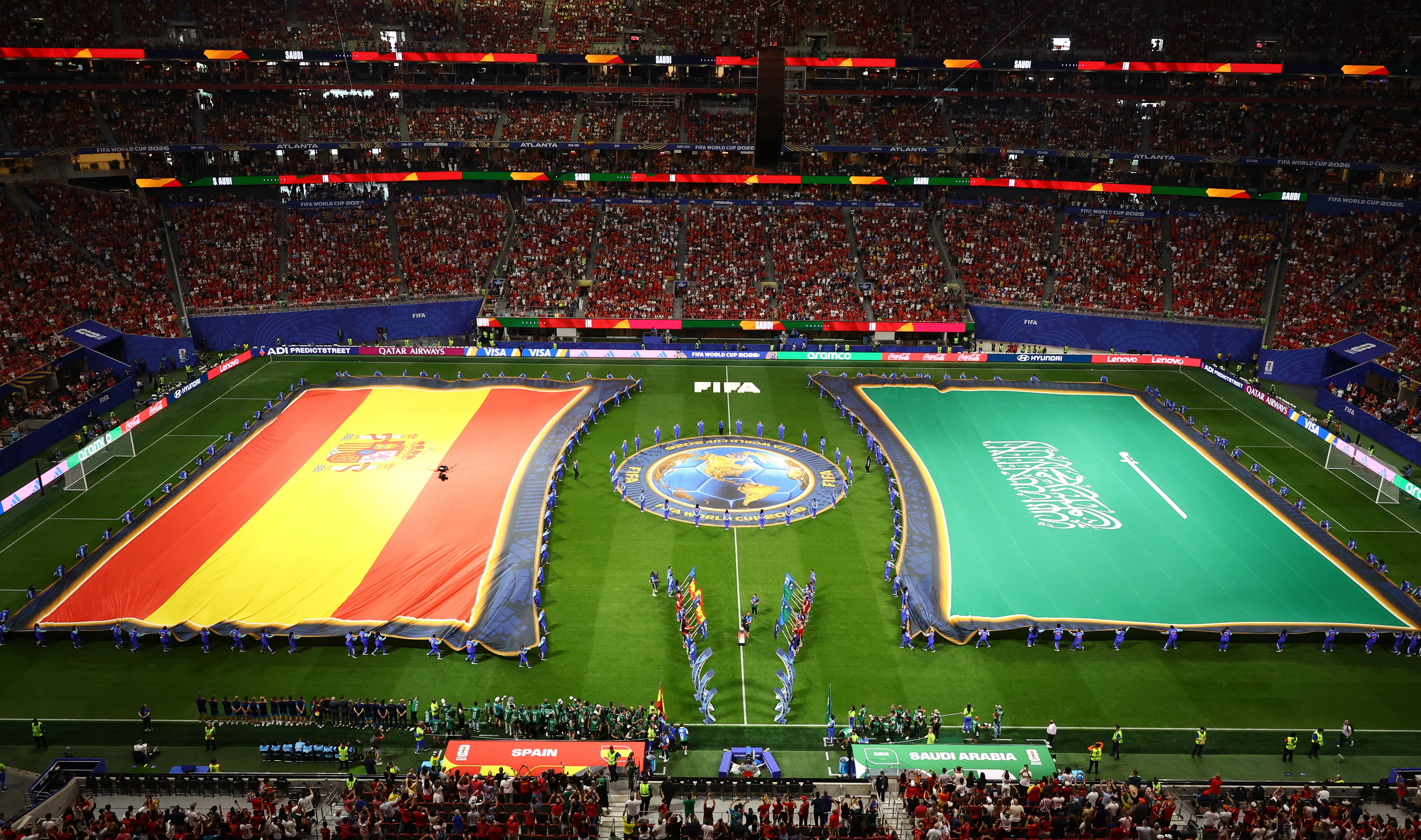 Por que as bandeiras de Arábia Saudita e Iraque não são colocadas no chão quando as seleções jogam na Copa do Mundo