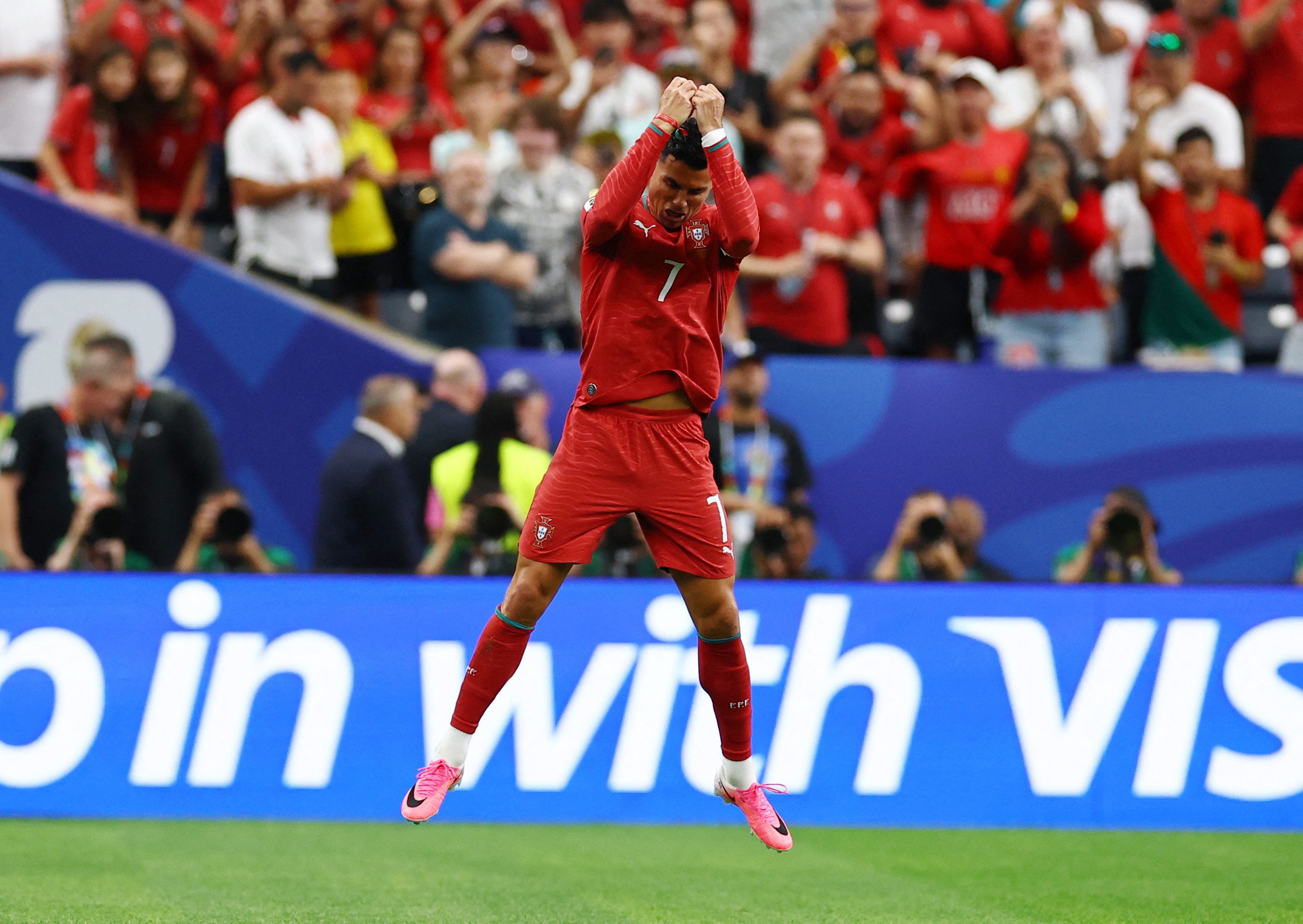 Colômbia se classifica, Portugal goleia e Inglaterra empata; veja resumo dos jogos da Copa de terça (23)