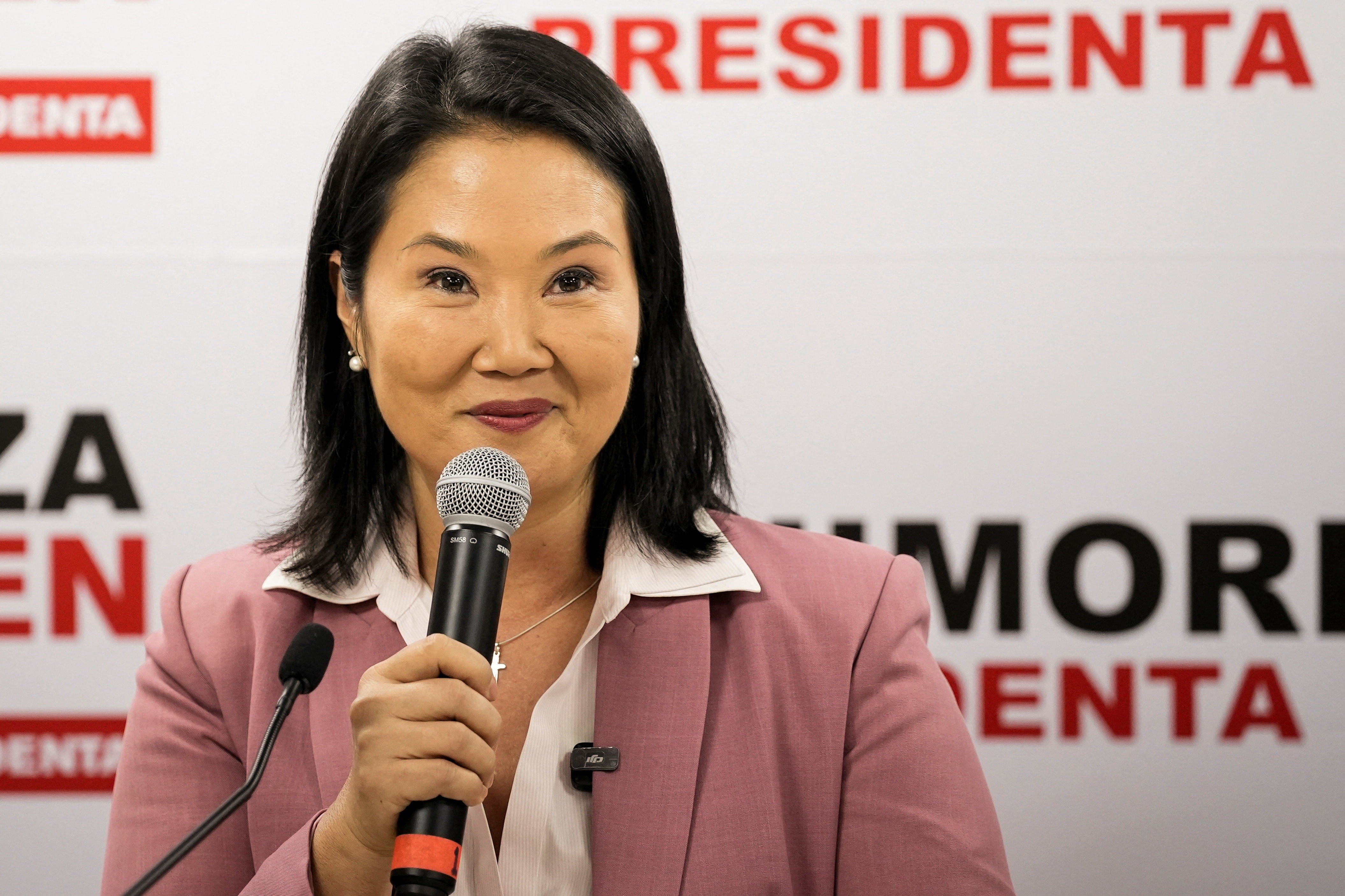 Keiko Fujimori discursa como vencedora de fato das eleições do Peru e promete unir o país