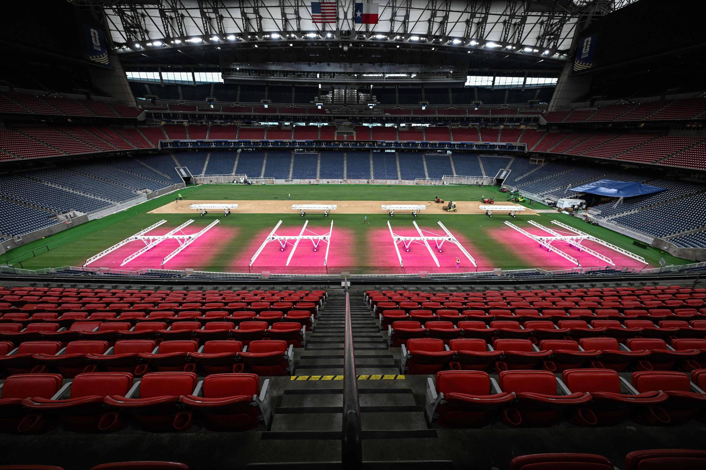 Para aliviar o calor, estádio onde Brasil joga na Copa faz torcedores passarem frio