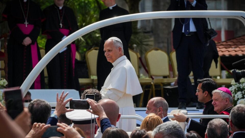 Papa Leão XIV inicia guinada na comunicação do Vaticano