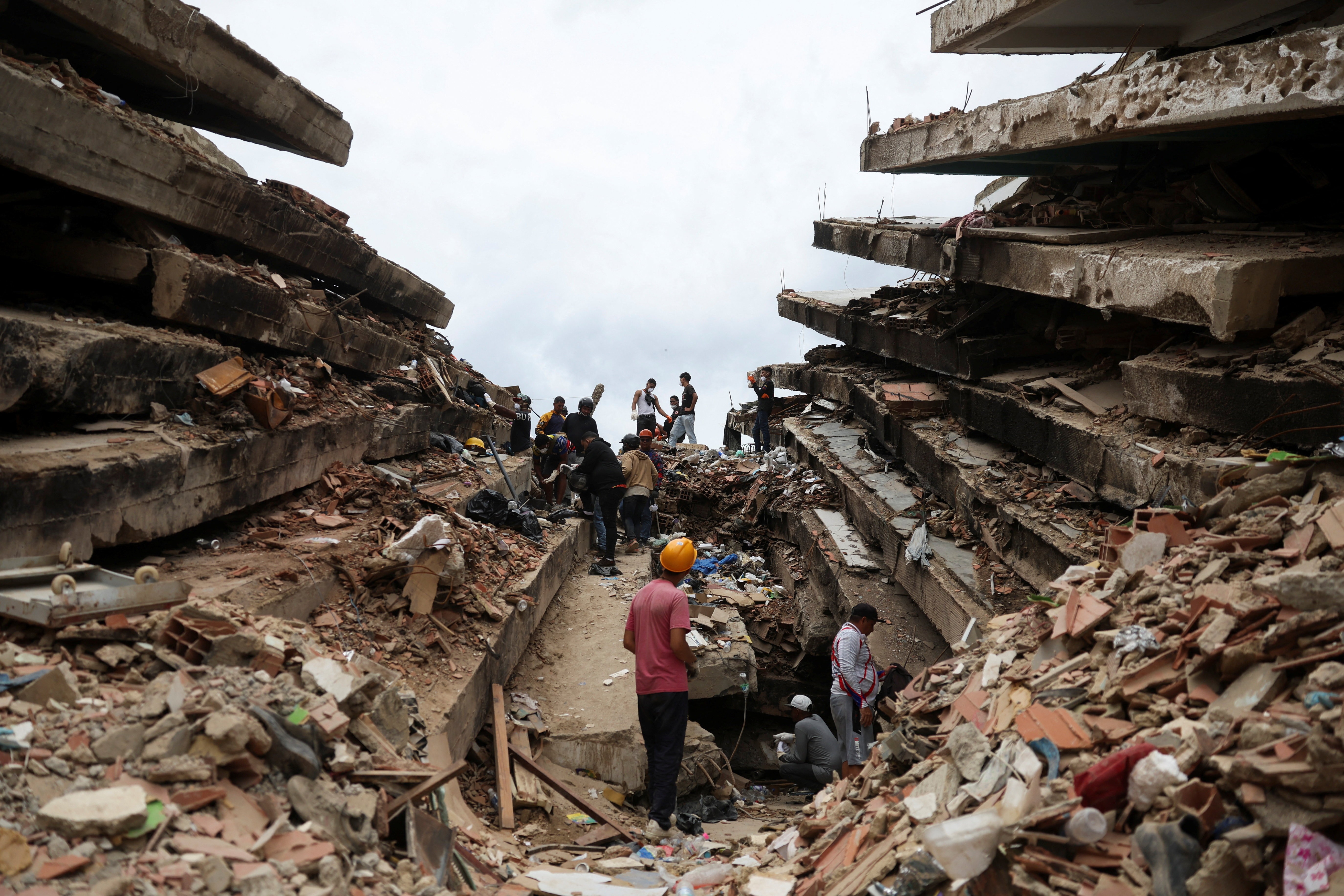 Número de mortos em terremotos na Venezuela sobe para 3.342; presidente interina descarta 'convulsão social'