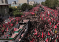 Funeral de Khamenei mobiliza multidões no Irã e tem gritos de 'morte a Trump'; veja FOTOS