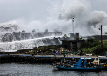Tufão Bavi provoca 15 mortes nas Filipinas e deixa Taiwan em 'alerta máximo'; VÍDEO em timelapse mostra passagem do fenômeno