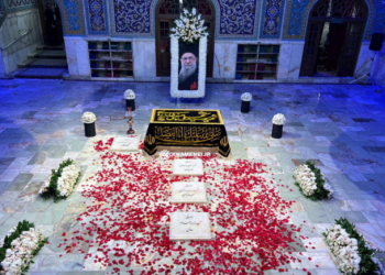 Após funeral de Khamenei, líder supremo do Irã diz que vingança é uma exigência que deve acontecer